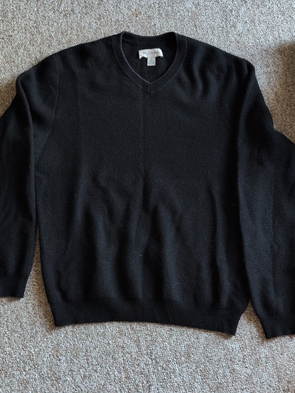 100% Cashmere Men's Black V-Neck Sweater
